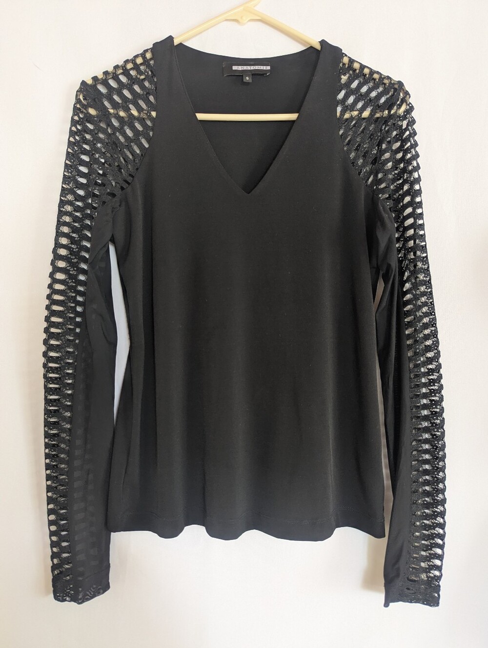 Women's Small Anatomie Black V-Neck Long Sleeve Top with Mesh Sleeves Fitted